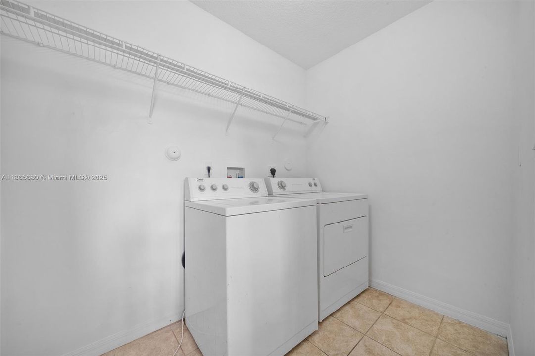 En Venta: $410,000 (3 camas, 2 baños, 1615 Pies cuadrados)