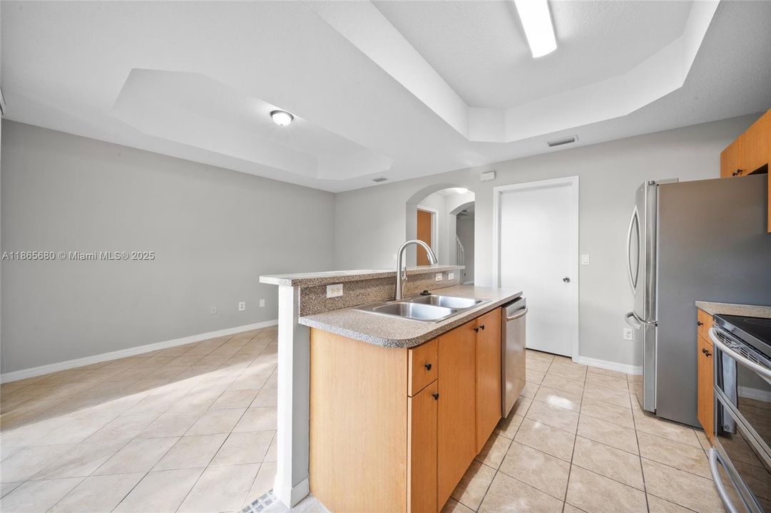 En Venta: $410,000 (3 camas, 2 baños, 1615 Pies cuadrados)