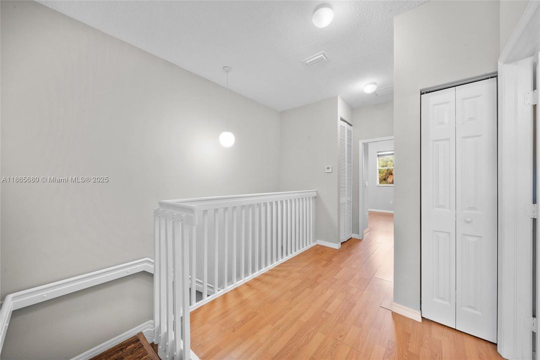 En Venta: $410,000 (3 camas, 2 baños, 1615 Pies cuadrados)