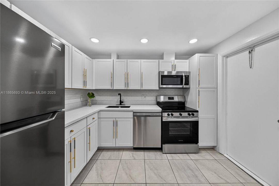 最近售出: $159,000 (1 贝兹, 1 浴室, 852 平方英尺)