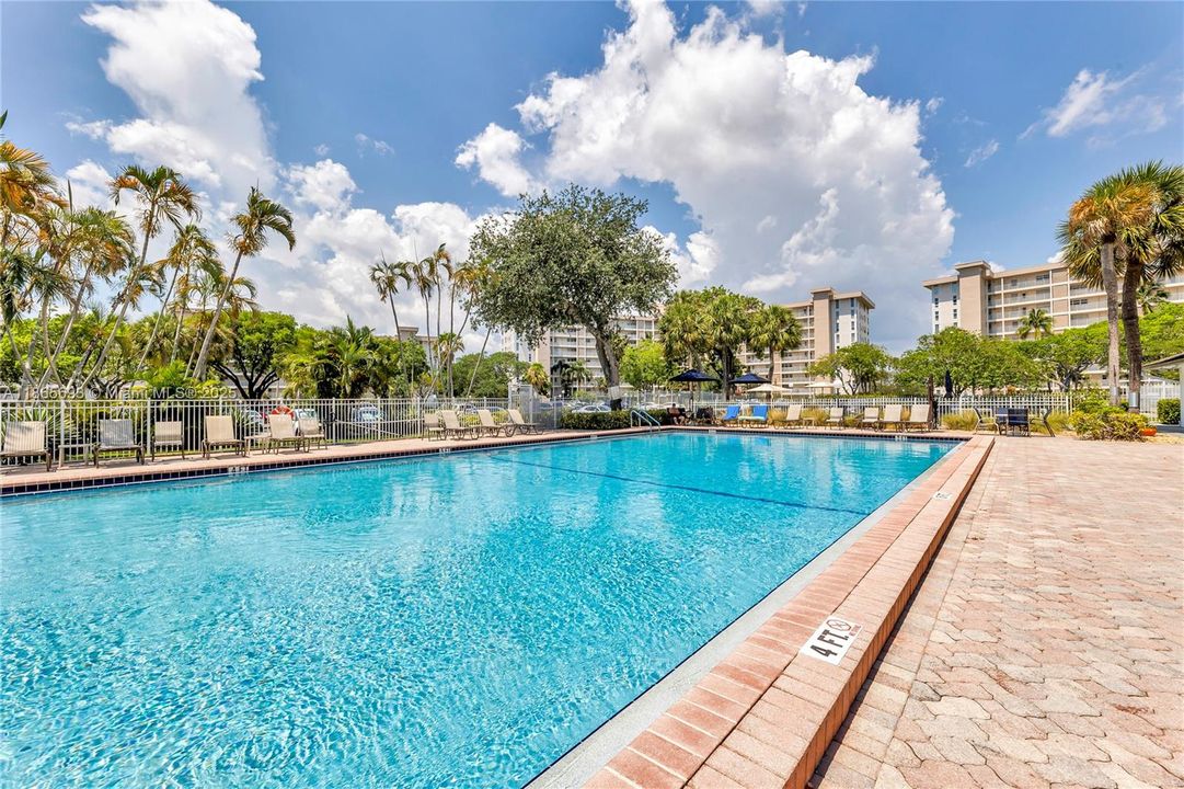 最近售出: $159,000 (1 贝兹, 1 浴室, 852 平方英尺)