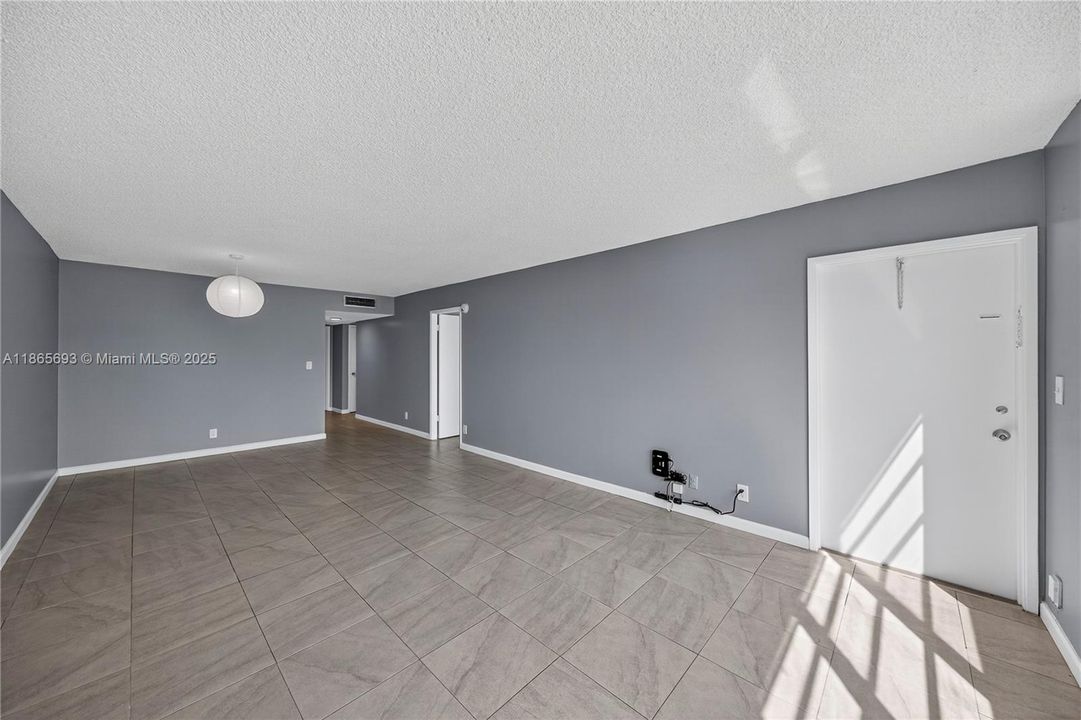 最近售出: $159,000 (1 贝兹, 1 浴室, 852 平方英尺)