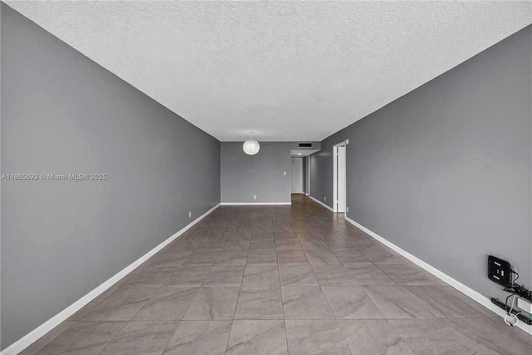 最近售出: $159,000 (1 贝兹, 1 浴室, 852 平方英尺)