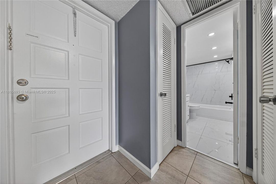 最近售出: $159,000 (1 贝兹, 1 浴室, 852 平方英尺)