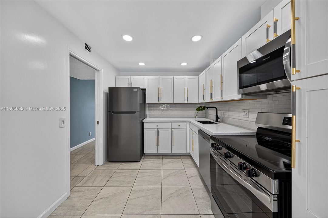 最近售出: $159,000 (1 贝兹, 1 浴室, 852 平方英尺)