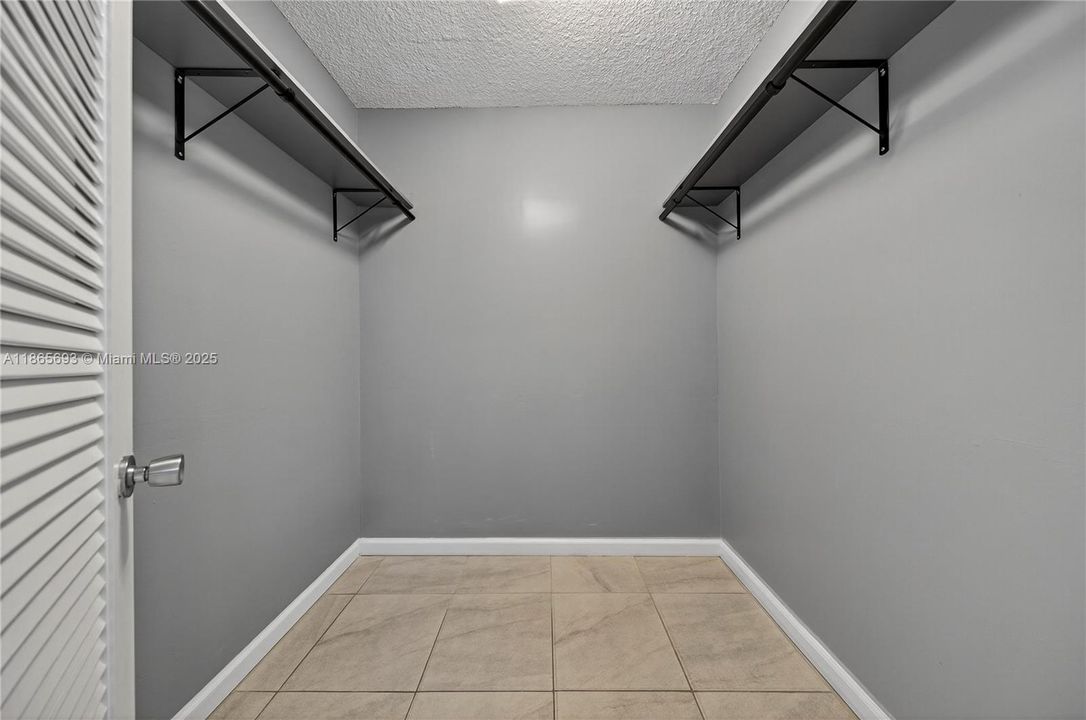 最近售出: $159,000 (1 贝兹, 1 浴室, 852 平方英尺)