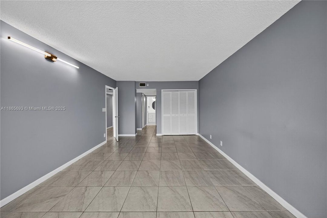 最近售出: $159,000 (1 贝兹, 1 浴室, 852 平方英尺)