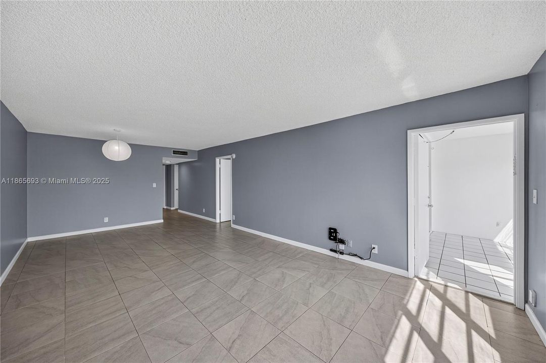 最近售出: $159,000 (1 贝兹, 1 浴室, 852 平方英尺)