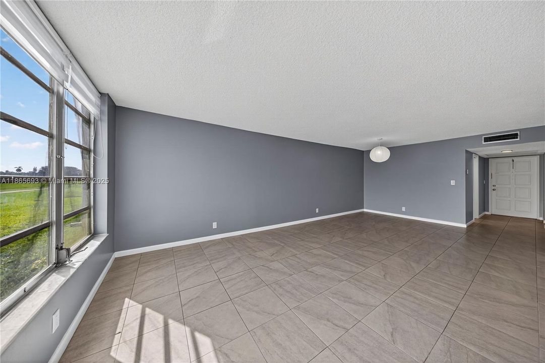 最近售出: $159,000 (1 贝兹, 1 浴室, 852 平方英尺)