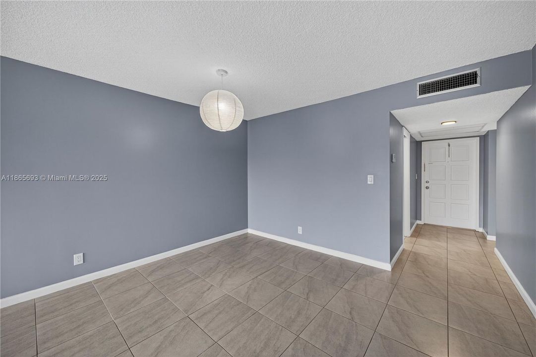 最近售出: $159,000 (1 贝兹, 1 浴室, 852 平方英尺)