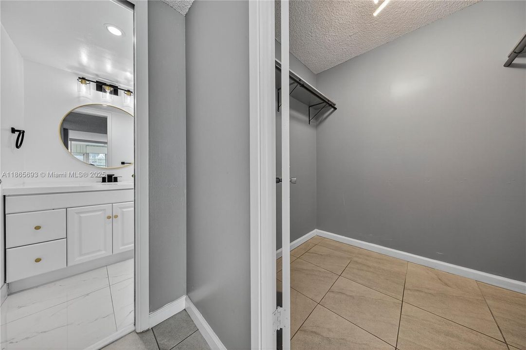 最近售出: $159,000 (1 贝兹, 1 浴室, 852 平方英尺)