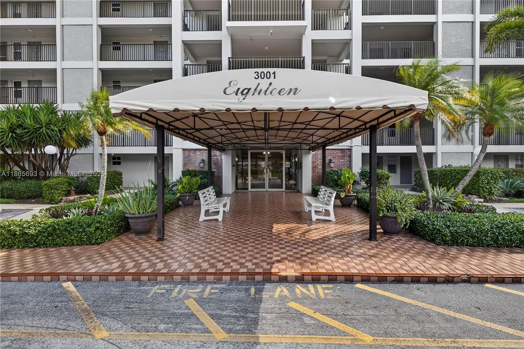 最近售出: $159,000 (1 贝兹, 1 浴室, 852 平方英尺)