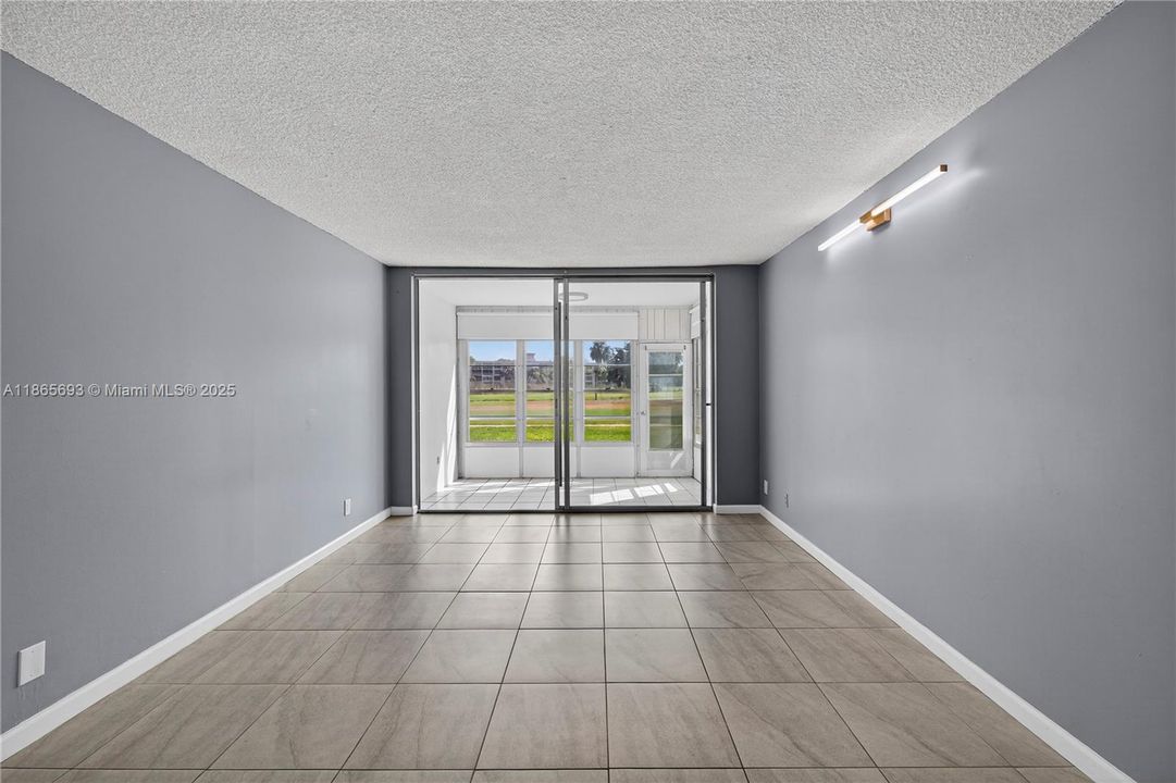 最近售出: $159,000 (1 贝兹, 1 浴室, 852 平方英尺)