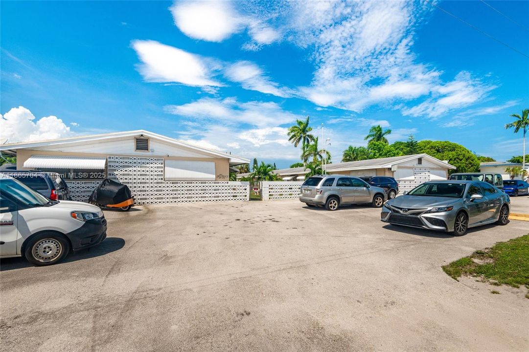 For Sale: $139,000 (1 beds, 1 baths, 580 Square Feet)