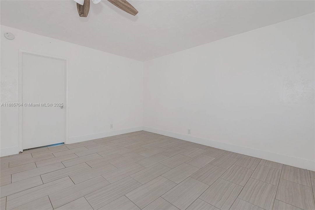 For Sale: $139,000 (1 beds, 1 baths, 580 Square Feet)