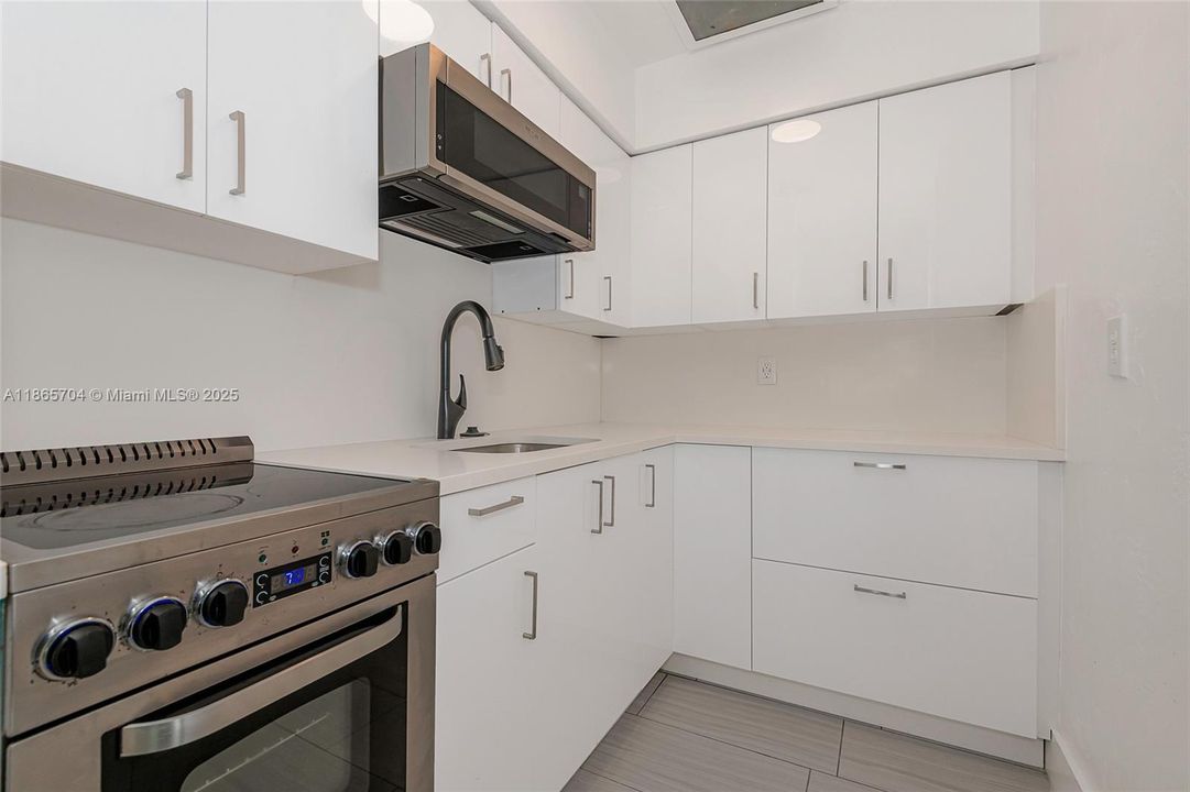 For Sale: $139,000 (1 beds, 1 baths, 580 Square Feet)