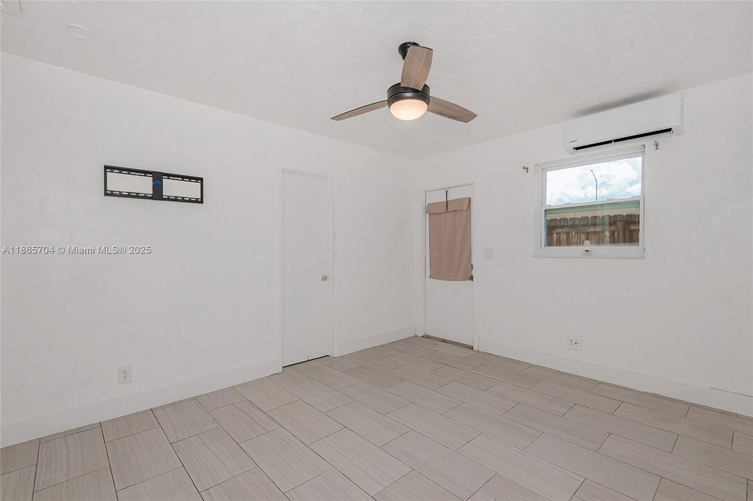 For Sale: $139,000 (1 beds, 1 baths, 580 Square Feet)