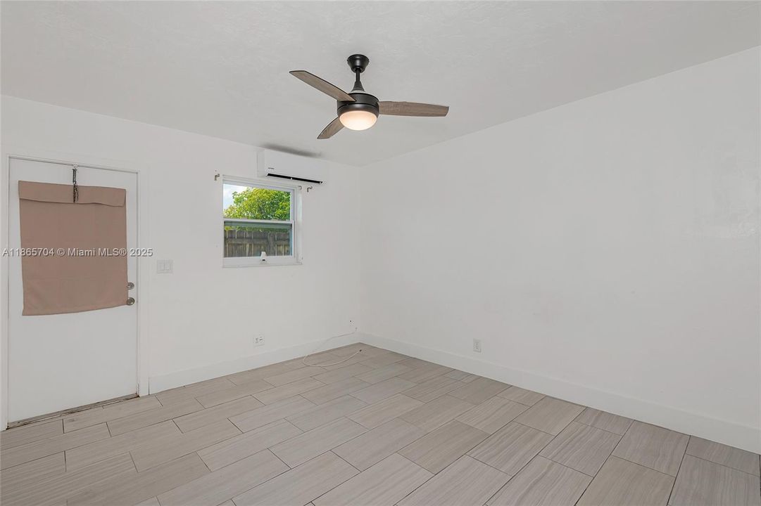 For Sale: $139,000 (1 beds, 1 baths, 580 Square Feet)