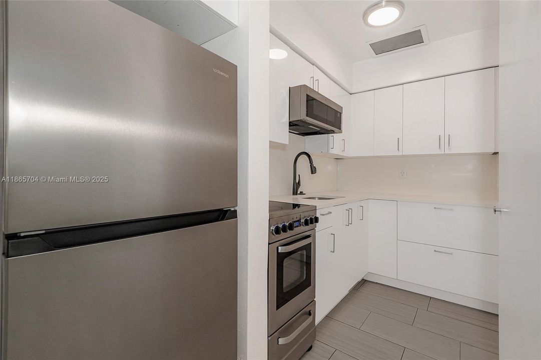 For Sale: $139,000 (1 beds, 1 baths, 580 Square Feet)