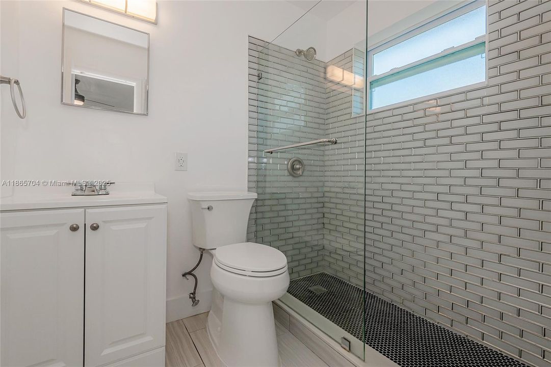 For Sale: $139,000 (1 beds, 1 baths, 580 Square Feet)