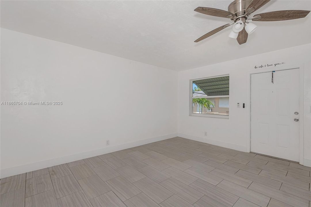 For Sale: $139,000 (1 beds, 1 baths, 580 Square Feet)