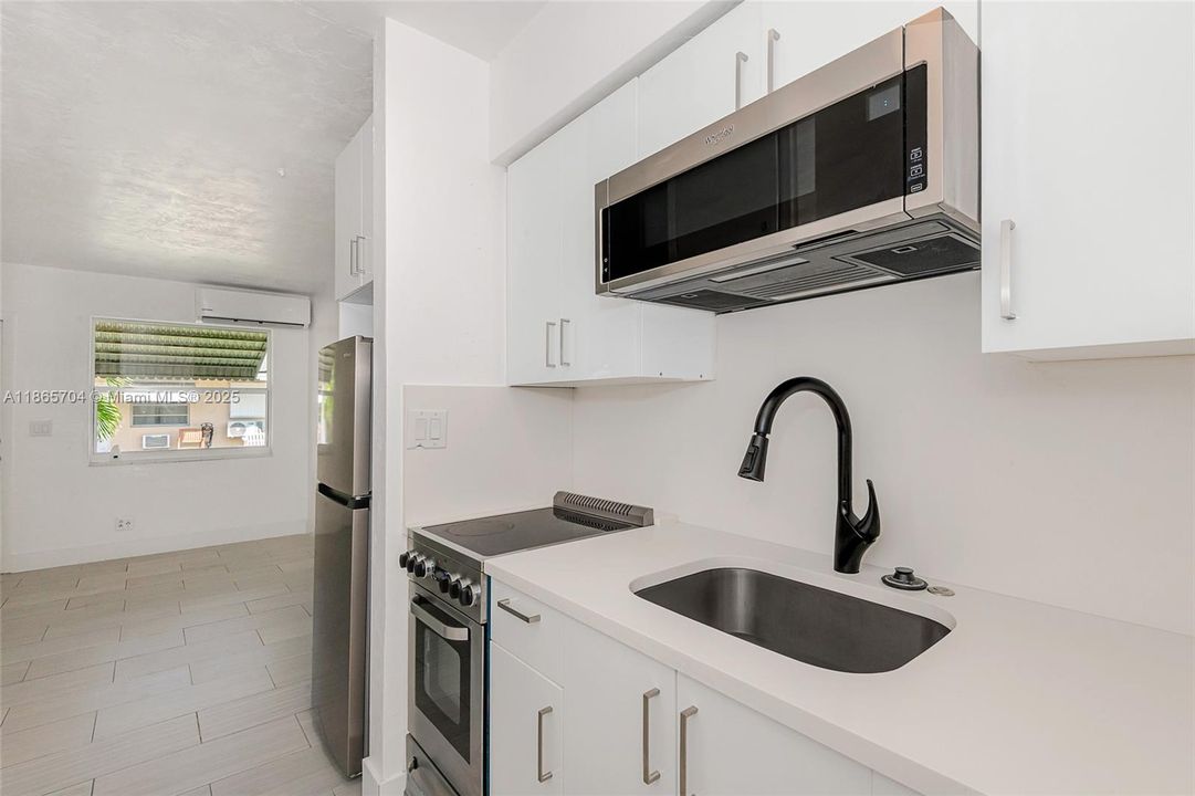 For Sale: $139,000 (1 beds, 1 baths, 580 Square Feet)