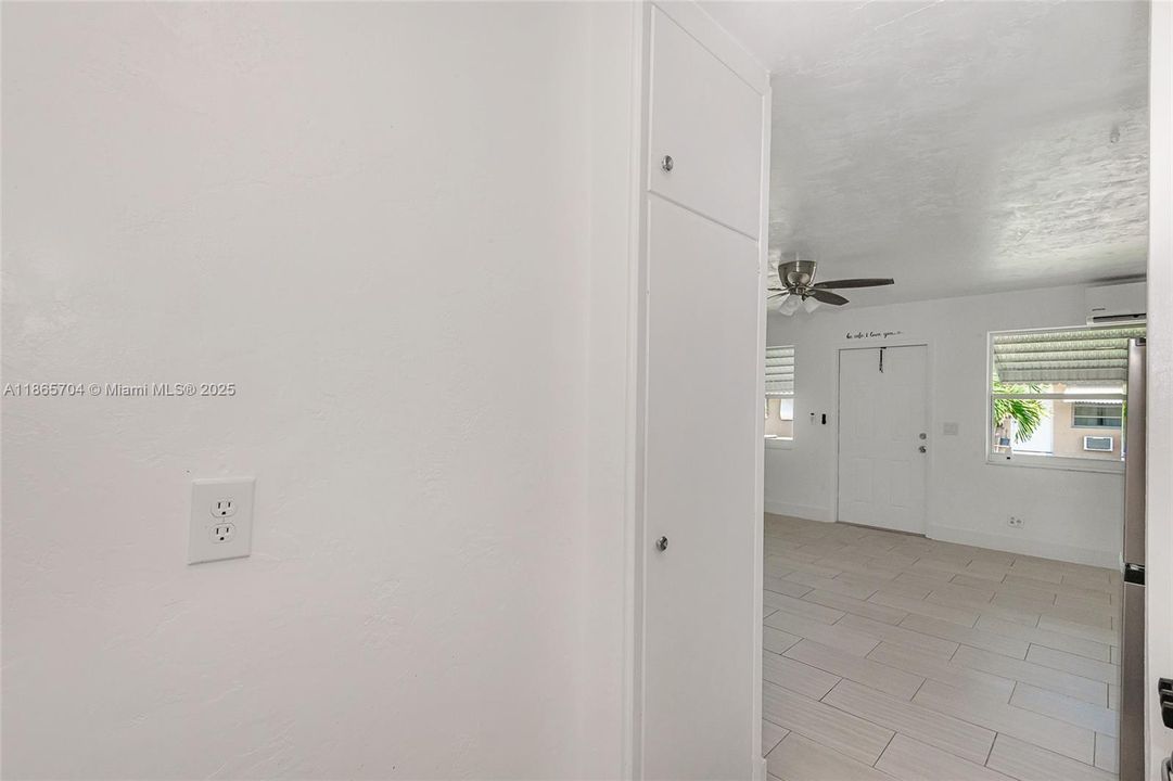 For Sale: $139,000 (1 beds, 1 baths, 580 Square Feet)