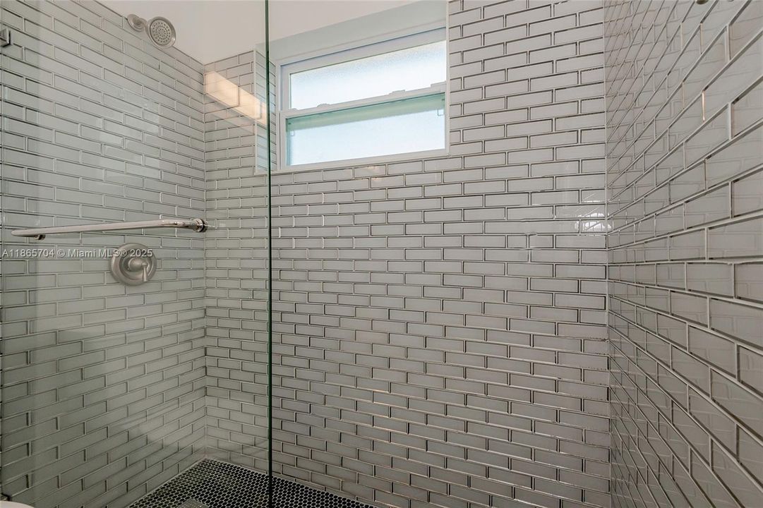 For Sale: $139,000 (1 beds, 1 baths, 580 Square Feet)