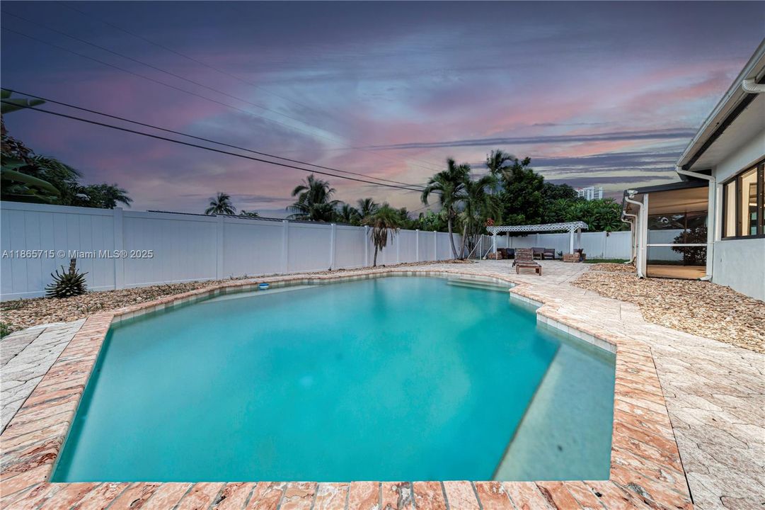 Activo con contrato: $1,099,000 (3 camas, 2 baños, 1602 Pies cuadrados)