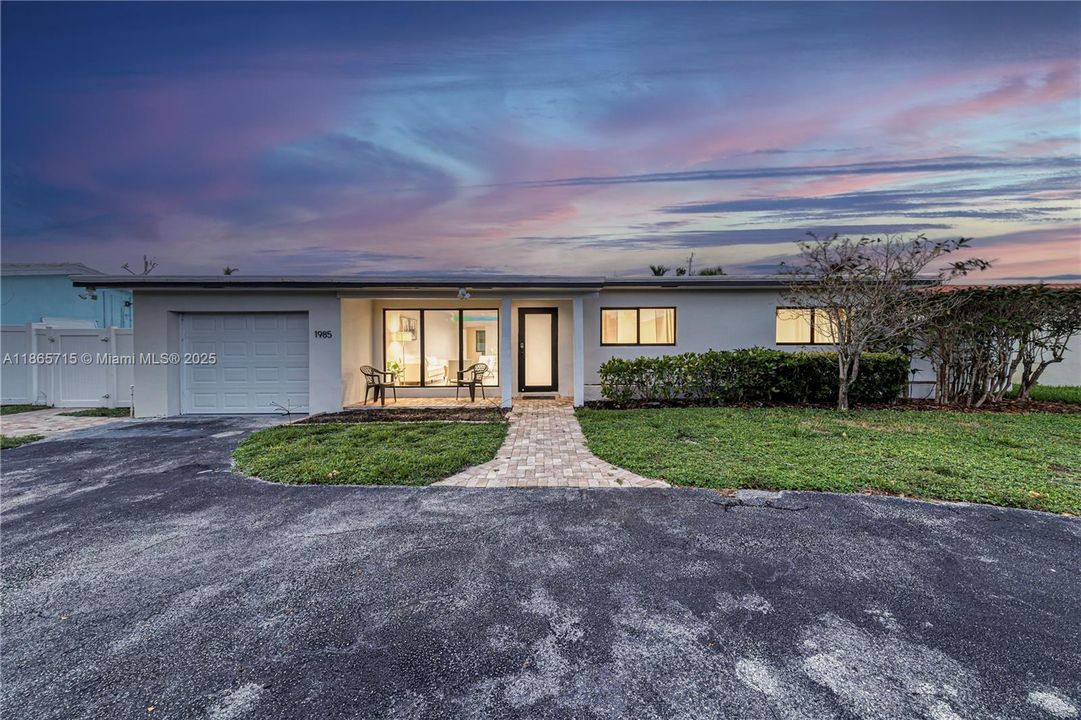 Activo con contrato: $1,099,000 (3 camas, 2 baños, 1602 Pies cuadrados)