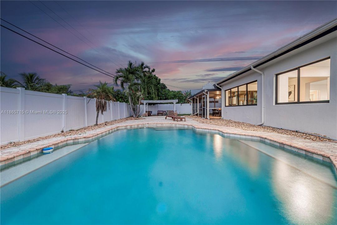 Activo con contrato: $1,099,000 (3 camas, 2 baños, 1602 Pies cuadrados)