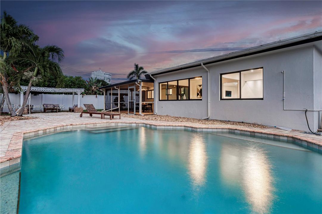 Activo con contrato: $1,099,000 (3 camas, 2 baños, 1602 Pies cuadrados)