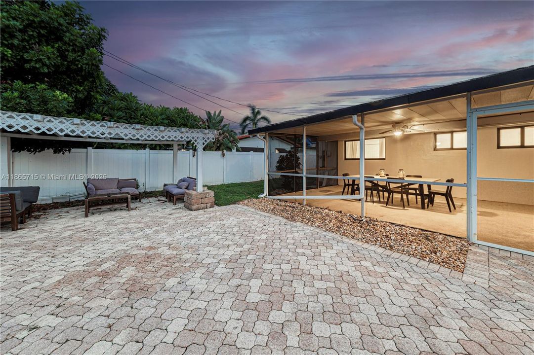 Activo con contrato: $1,099,000 (3 camas, 2 baños, 1602 Pies cuadrados)