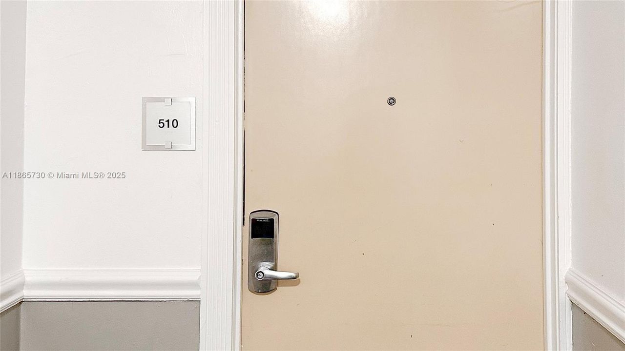 待售: $299,900 (0 贝兹, 1 浴室, 430 平方英尺)