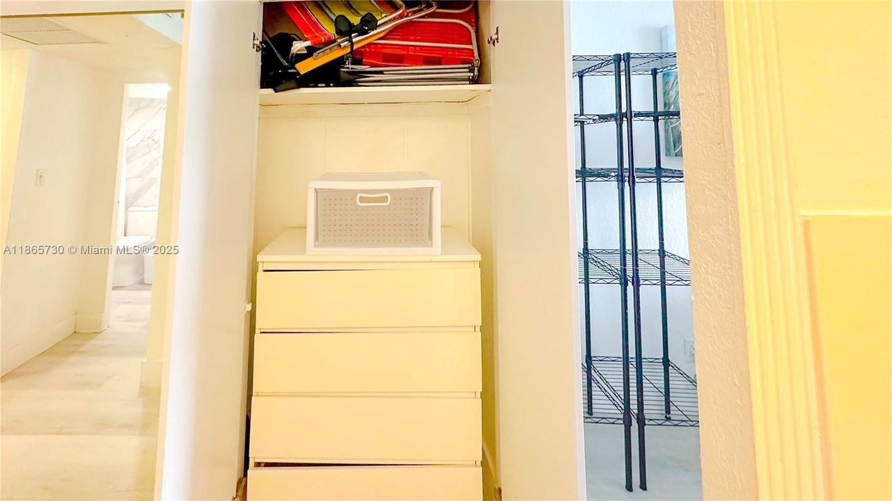 待售: $299,900 (0 贝兹, 1 浴室, 430 平方英尺)