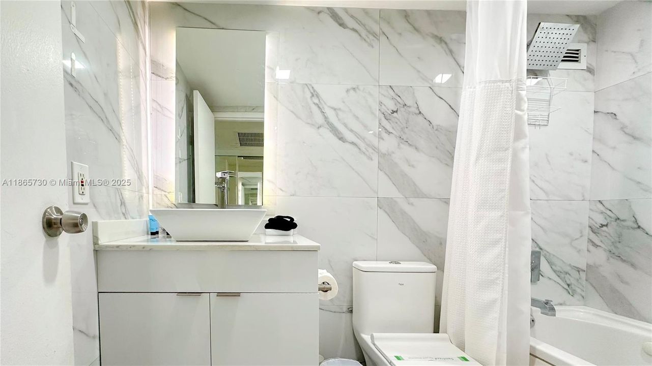 待售: $299,900 (0 贝兹, 1 浴室, 430 平方英尺)