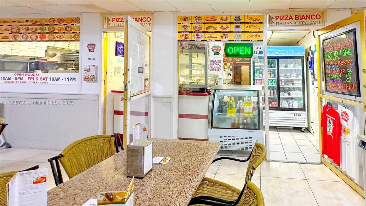 待售: $299,900 (0 贝兹, 1 浴室, 430 平方英尺)