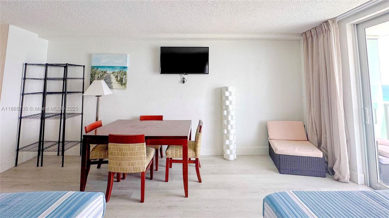 待售: $299,900 (0 贝兹, 1 浴室, 430 平方英尺)