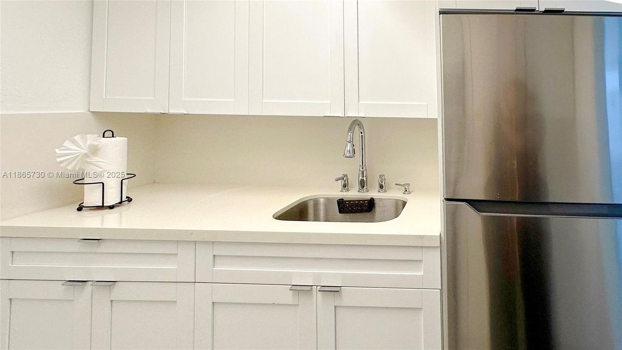 待售: $299,900 (0 贝兹, 1 浴室, 430 平方英尺)