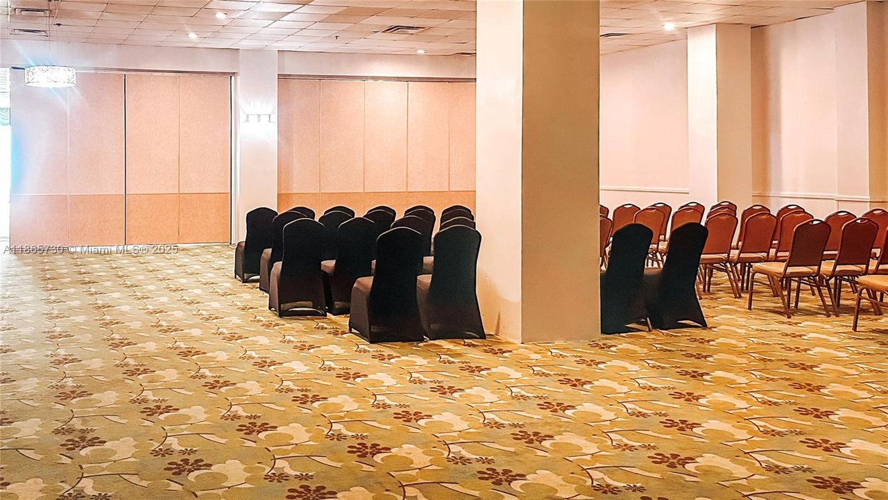 待售: $299,900 (0 贝兹, 1 浴室, 430 平方英尺)