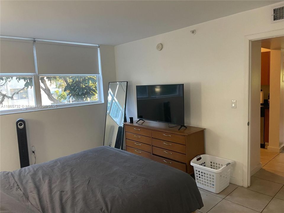 待售: $300,000 (1 贝兹, 1 浴室, 775 平方英尺)