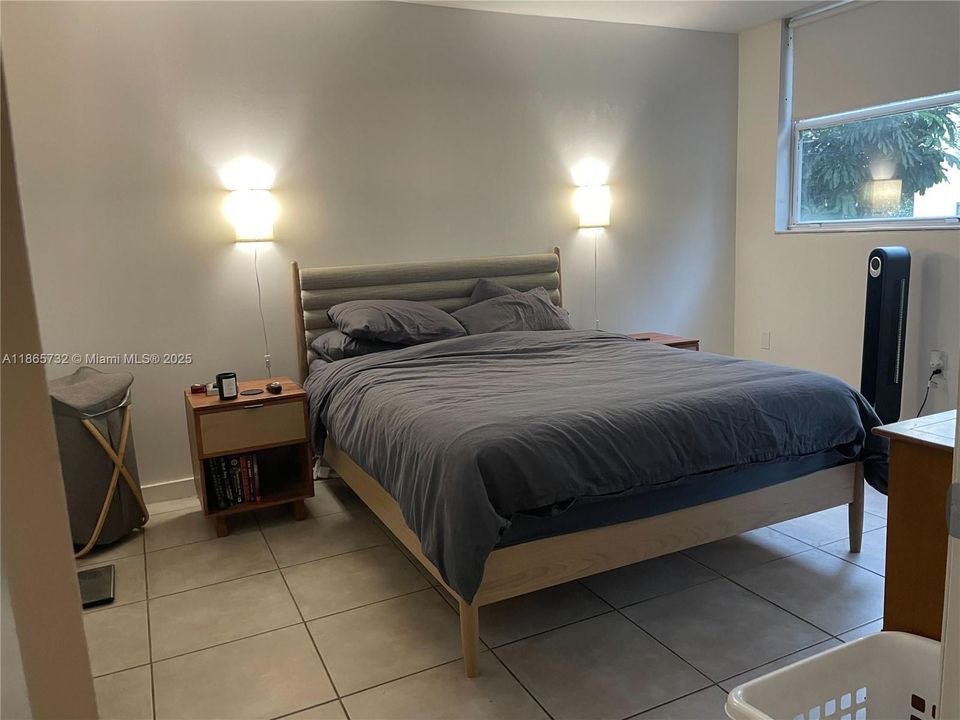 待售: $300,000 (1 贝兹, 1 浴室, 775 平方英尺)