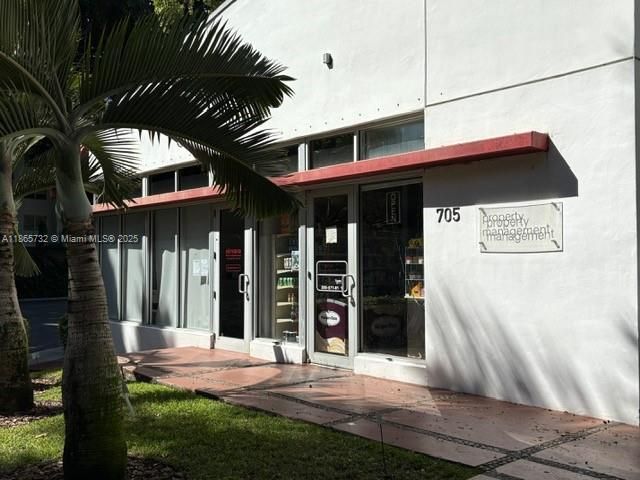 待售: $300,000 (1 贝兹, 1 浴室, 775 平方英尺)