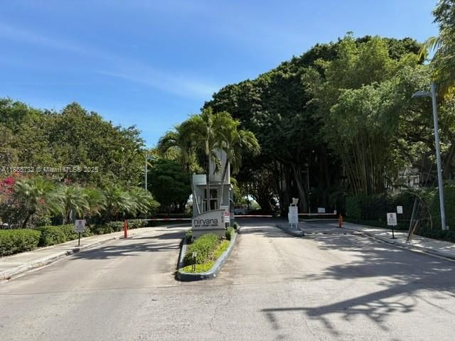 待售: $300,000 (1 贝兹, 1 浴室, 775 平方英尺)