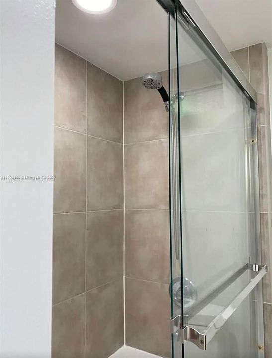 待售: $300,000 (1 贝兹, 1 浴室, 775 平方英尺)