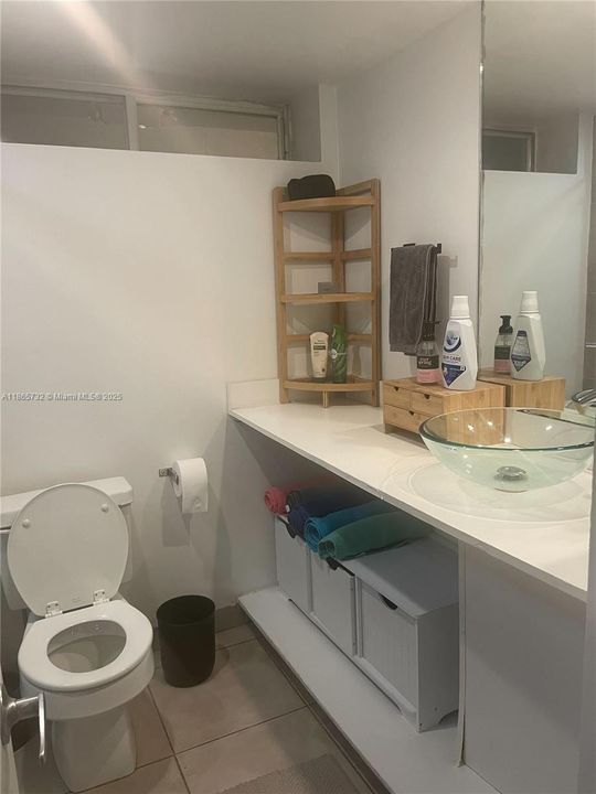 待售: $300,000 (1 贝兹, 1 浴室, 775 平方英尺)