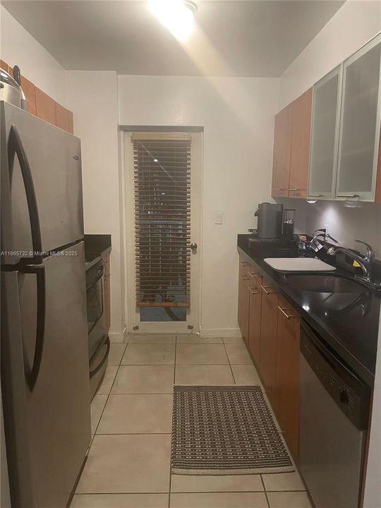 待售: $300,000 (1 贝兹, 1 浴室, 775 平方英尺)