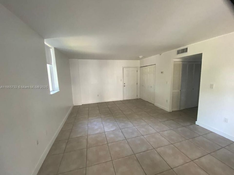 待售: $300,000 (1 贝兹, 1 浴室, 775 平方英尺)