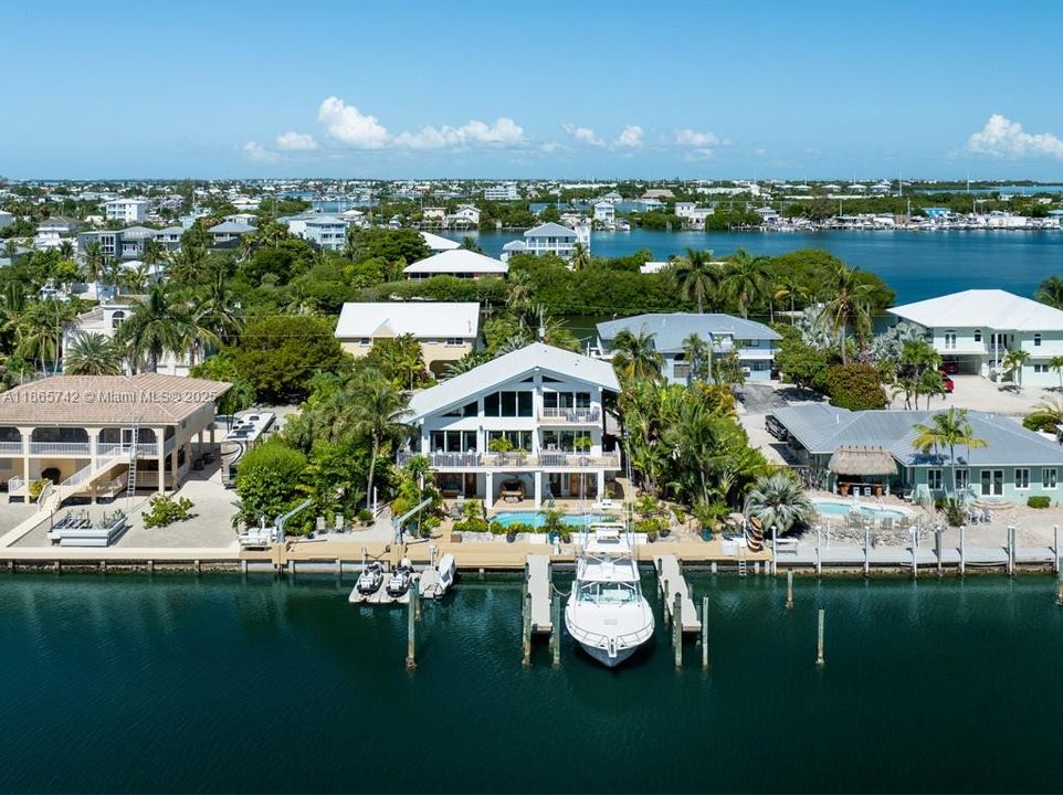 En Venta: $2,995,000 (4 camas, 3 baños, 3224 Pies cuadrados)