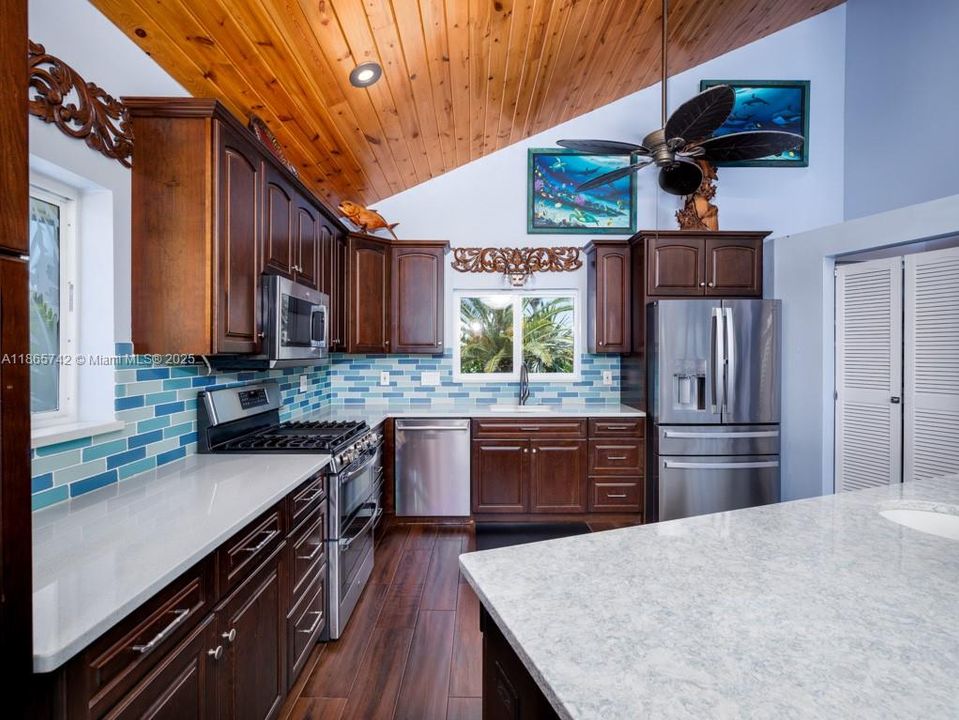 En Venta: $2,995,000 (4 camas, 3 baños, 3224 Pies cuadrados)